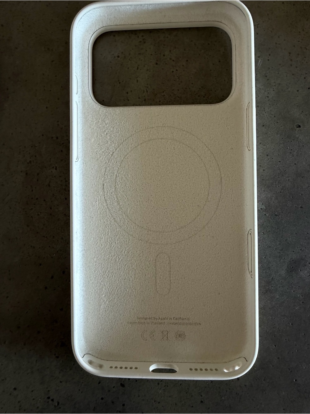 Vanilla Apple Silicone iPhone 17 pro max Case - Picture 2 of 2